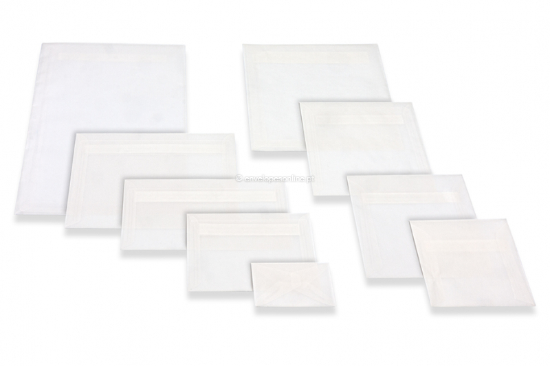 Envelopes transparentes brancos