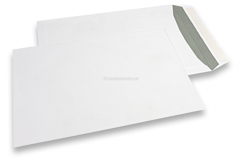 Envelopes de papel branco, 240 x 340 mm (EC4), 120 gramas, fecho autocolante, peso unit. aprox. 21 g.