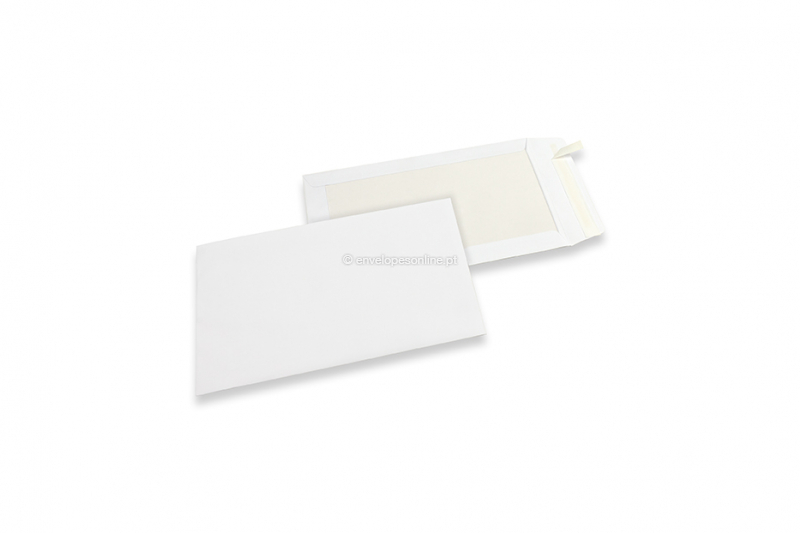Envelopes em cartão rígido - 185 x 280 mm, frente kraft branca 120 gr, reverso duplex 450 gr branco, autocolante