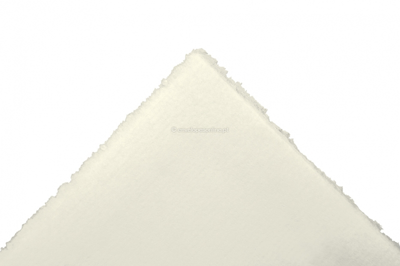 Envelopes e cartões de papel feito à mão