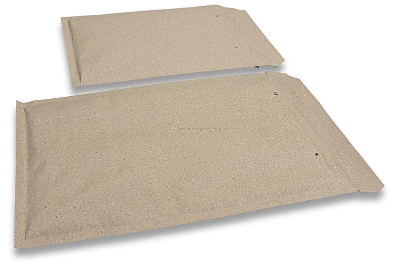 Envelopes almofadados castanhos de papel de erva