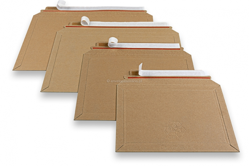 Envelopes de cartão castanho