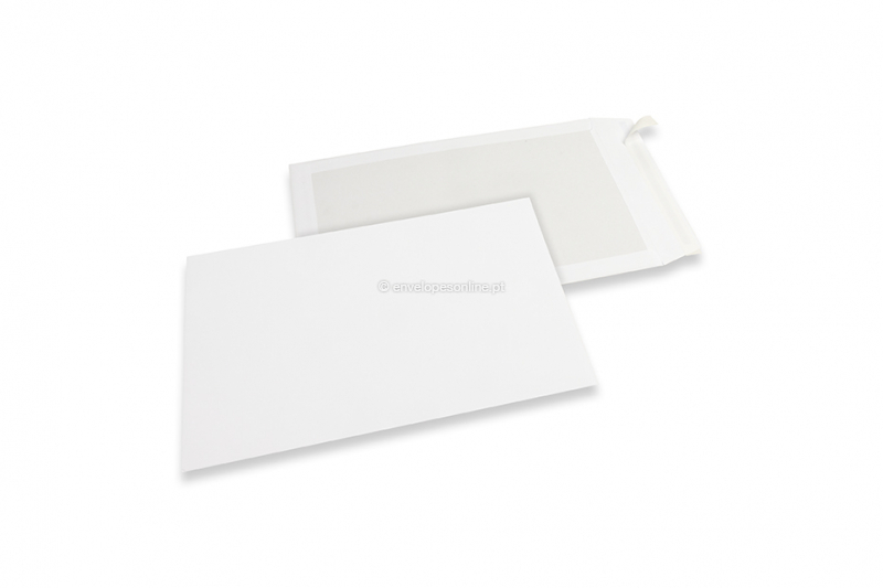 Envelopes em cartão rígido - 262 x 371 mm, frente kraft branca 120 gr, reverso duplex 450 gr branco, autocolante