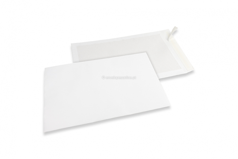 Envelopes em cartão rígido - 310 x 440 mm, frente kraft branca 120 gr, reverso duplex 450 gr branco, autocolante